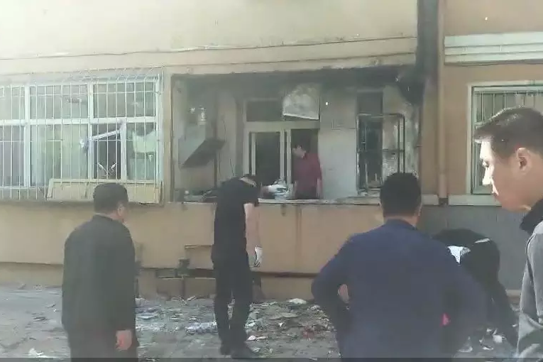 今晨,大慶經五街2-41號樓二單元一樓發生燃氣爆炸!