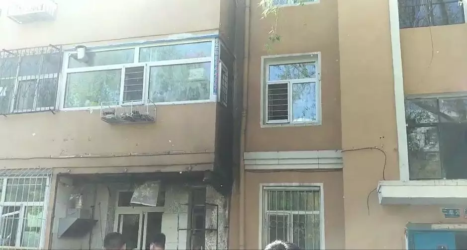 今晨,大慶經五街2-41號樓二單元一樓發生燃氣爆炸!